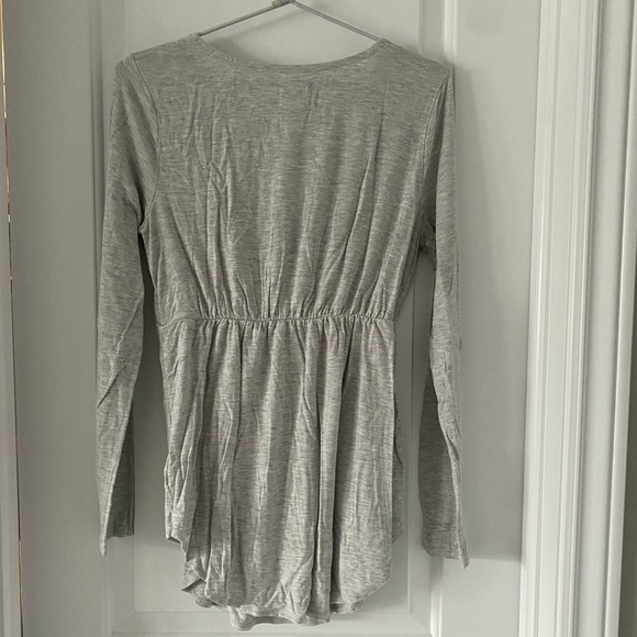 Old navy heather grey maternity/nursing top, size small - Picture 2 of 2